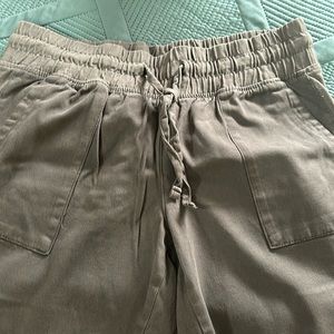 Gray lightweight capri pants